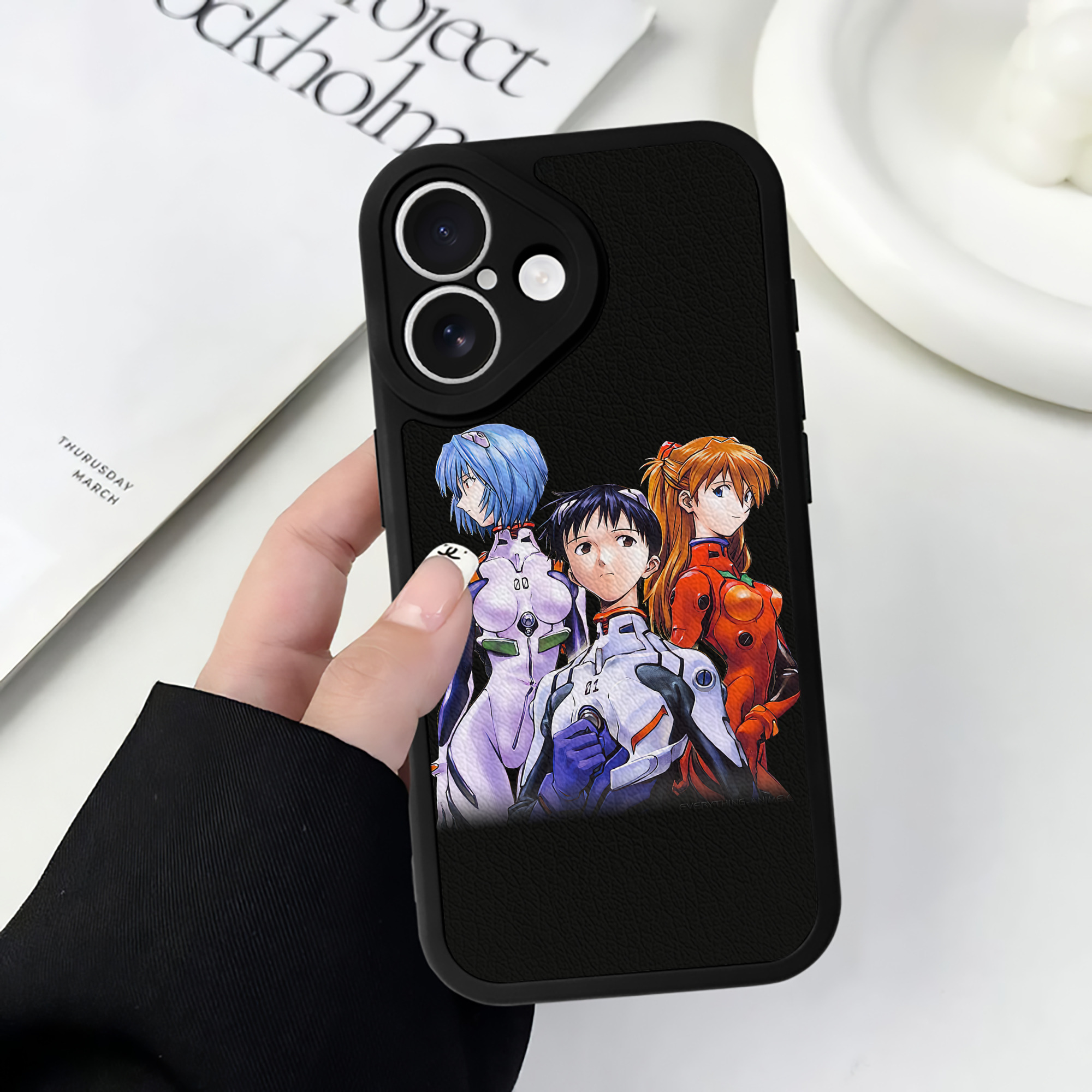（画像用） EVA 新世紀エヴァンゲリオン 【iPhone 16シリーズ対応】シリコンスマホケース（レザー調） 材質：シリコン